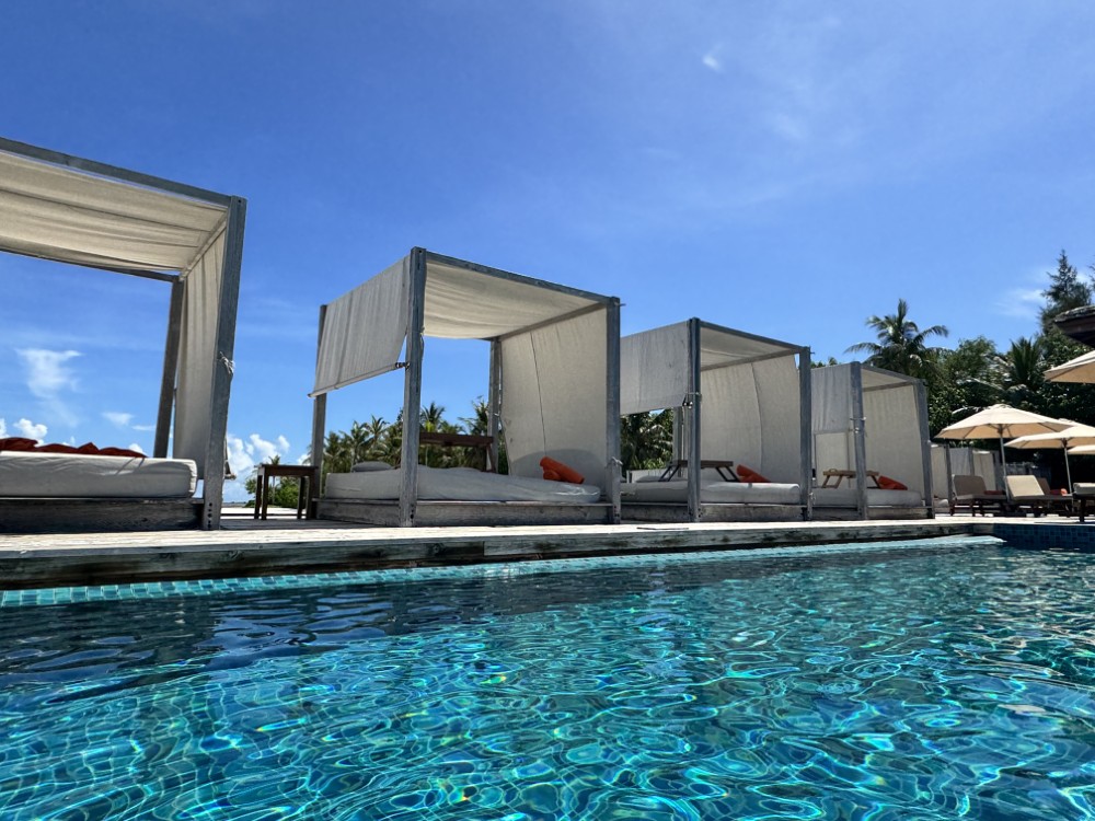 grandpark_maldives_pool2