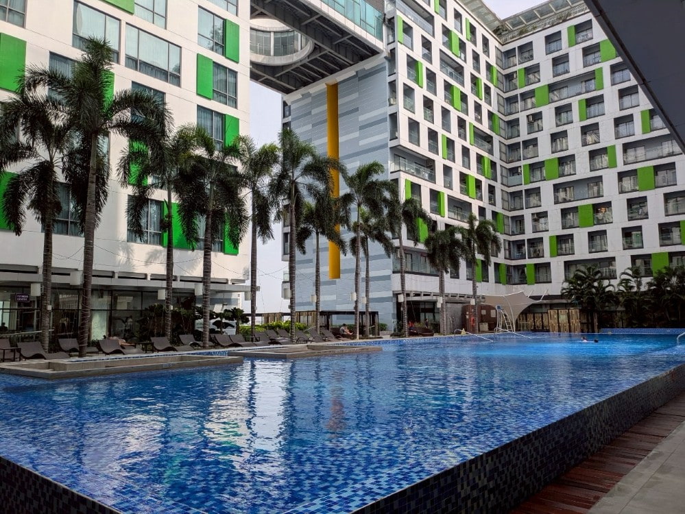 holidayinn_hochiminh_pool_2465