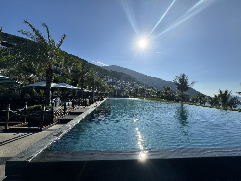 intercontinentaldanang_pool2027